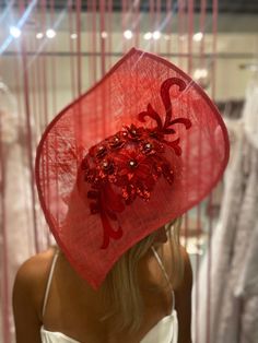 This beautiful custom Kentucky Derby hat/fascinator is the perfect piece for any Derby, Oaks, or Race Day outfit. Please note hats/fascinators are one size fits most; if you need additional specifications on hat/fascinators dimensions feel free to message us. All sales are final BR2018-003 Elegant Party Hats One Size, Elegant Evening Hats, One Size Fits Most, Elegant Hat For Evening, One Size Fits Most, Elegant Party Mini Hat, Elegant Evening Hats One Size Fits Most, Brimmed Party Costume Hats And Headpieces, Kentucky Derby Party Hat With Pinched Crown, Elegant One-size-fits-most Bonnet, Party Fascinator With Curved Brim, One Size