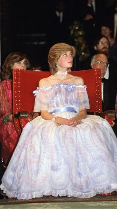 May 3 1989 Diana is guest of honor at the Newspaper Society's Annual ...