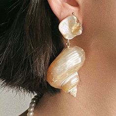 Unique Drop Earrings For Beach, Handmade Shell Earrings For Beach Season, Handmade Shell Earrings For Summer, Bohemian White Earrings For Beach, Elegant White Shell For Beach, Elegant White Shell For Vacation, Shell Earrings For Beach Season Gift, Shell Drop Earrings For The Beach, Handmade White Earrings For Beach Season