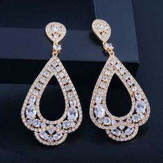 If you re looking for a fine jewelry which looks sepecial, precious stone please consider cubic zirconia earrings /Party Earrings African Wedding Jewelry, Gorgeous Wedding Bands, Bridal Accessories Jewelry, Korean Jewelry, Wedding Romantic, Color Jewelry, Jewelry Tags, Long Drop Earrings, Cubic Zirconia Jewelry