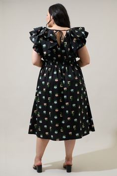 Sweet to the touch, this floral midi dress is perfect for any spring occasion. Ruffle layered cap sleeves take the spotlight, joining a split neckline and maintaining a sheath style silhouette with pleats along the waistline. A tie back detail holds the dress together, while a smocked waist at back adds shape. Wear it with strappy heels and you're good to go! - Smocked- Split neckline- Pockets- Tie back- Color: Blk Coral GreenSize + Fit - Model is 5'10" and wearing size 2X- Measurements taken fr Spring Floral Print Dress With Ruffle Sleeves, Spring Floral Dress With Ruffle Sleeves For Brunch, Spring Brunch Floral Dress With Flutter Sleeves, Cap Sleeve Dresses With Ruffles For Garden Party, Spring Floral Dress With Flutter Sleeves For Garden Party, Spring Floral Flutter Sleeve Dress For Garden Party, Spring Floral Print Flutter Sleeve Dresses, Spring Floral Print Dresses With Flutter Sleeves, Ruffle Sleeve Midi Dress For Garden Party