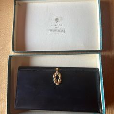 New In Gift Box Gold Gucci Clasp Coin Purse Elegant Wallets With Gold-tone Hardware For Gift, Designer Formal Wallets With Gold-tone Hardware, Elegant Gucci Rectangular Clutch, Designer Clutch With Original Box For Formal Occasions, Gucci Bifold Wallet With Original Box, Evening Bifold Wallets With Gold-tone Hardware, Vintage Bifold Bag For Formal Occasions, Classic Clutch For Formal Occasions, Vintage Bifold Formal Bag