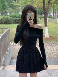 Black Bandage Long Sleeve Dress | Karina - Aespa | K-Fashion at Fashionchingu Formal Kpop Outfits, Formal Outfits For Women Events, Kpop Dress, Korean Fashion Ideas, Fashion Chingu, Small Black Dress, Korean Fashion Dress, Karina Aespa, Stylish Work Outfits