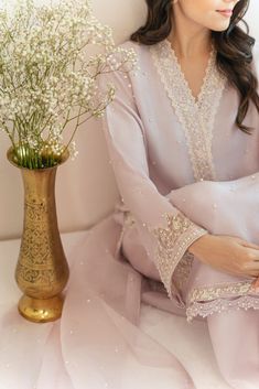 Lavender Mehndi Outfit, Lavender Eid Outfits, Lavender Eid Sets With Dupatta, Lavender Dupatta For Eid, Lavender Suits For Women Pakistani, Lavender Pakistani Outfit, Pakistan Outfits, Light Purple Pakistani Suit, Embroidery On Organza