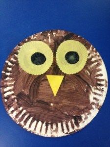 a paper plate with an owl face on it