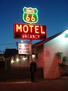 the motel sign is lit up at night