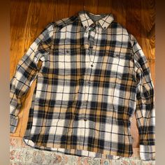 Never Worn - Woolrich Flannel Long-Sleeve Button Down Shirt - Size Medium Classic Button-up Flannel Shirt For Fall, Fall Shirt With Roll-up Sleeves And Spread Collar, Everyday Shirt With Placket For Fall, Fall Season Everyday Shirt, Plaid Long Sleeve Flannel Shirt With Button Closure, Spread Collar Flannel Shirt For Work, Spread Collar Flannel Shirt With Button Closure For Work, Relaxed Fit Flannel Button-up Shirt With Snap Buttons, Relaxed Fit Button-up Flannel Shirt