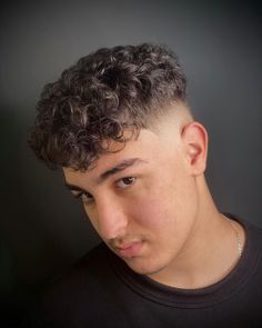 Best Curly Haircuts, Popular Mens Haircuts, Stylish Mens Haircuts, Undercut Fade, Short Haircuts For Men