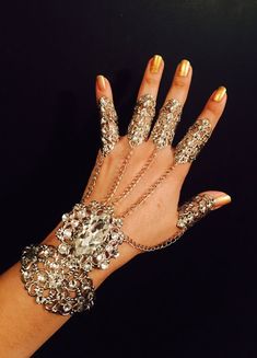 Crystal Armor, Finger Bracelets, Hand Harness, Hand Bracelet, Bracelet Crystal, Hand Jewelry, Clear Crystals, Large Crystals, Crystal Bracelet