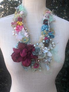 Bohemian Embellished Necklaces For Weddings, Handmade Bohemian Flower Necklace For Wedding, Elegant Multicolor Flower Beaded Necklaces, Bohemian Flower Necklace For Weddings, Elegant Multicolor Embellished Necklaces, Elegant Flower Beaded Necklace For Wedding, Lace Necklaces, Fashion Upcycling, Making Fabric Flowers