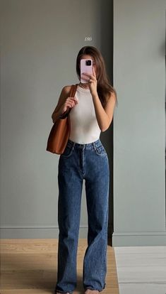 kadın yıkanmış uzun bacak gri kloş kot pantolon Elegante Casual, Looks Street Style, Dinner Outfits, American Beauty, Mode Inspo