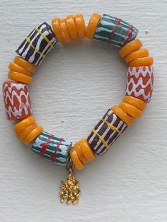 Adult size African Beaded Bracelets, African Bracelets, Crafts Beads, Accessories Inspiration, Earthy Jewelry, Bracelets Design, African Trade Beads, Beads Bracelet Design, African Jewelry