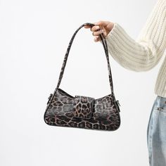 Occasion: Daily Matching Color: Black, Khaki, Brown Material: PU Suitcase shape: Horizontal square Closure Type: Zipper Fashion Element: Sewing Thread, Leopard Print Style: Cross-Border Trend Zipper Fashion, Zippers Fashion, Bag Interior, Retro Women, Womens Crossbody Bag, Women's Handbags, Sewing Thread, Black Cross Body Bag, Handbags For Men