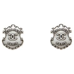 Chanel earrings from the Métiers d'Art Dallas or Pre Fall 2014 collection, silver-plated metal studs with a sheriff's coat of arms motif, from the Métiers d'Art Paris Dallas collection. Width 1.85 cm x height 2.2 cm. The earrings are delivered without original packaging or invoice, they are in perfect condition, bright on the face and very rock ... Chanel Earrings, Earrings Stud, Fall 2014, Pre Fall, Coat Of Arms, Bling Bling, Jewelry Earrings Studs, The Face, Metallica