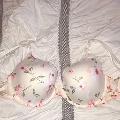 Victoria Secret Bra, 36 Dd, Floral, Cream/White Color, Never Worn But Tags Cut Off Victoria's Secret Padded Bra For Spring, Victoria's Secret Spring Push-up Bra, Victoria's Secret Spring Padded Bra, Victoria's Secret Padded Bra, Spring Victoria's Secret Padded Bra, Spring Cream Bra With Built-in Support, Feminine Cream Bra For Spring, Feminine Floral Print Underwire Bra, Feminine Spring Bra With Floral Print