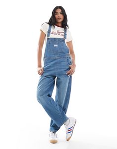 Jumpsuits & Playsuits by Levi's Your one-and-done outfit Classic dungarees design Adjustable buckle straps Functional pockets Branded patch Straight leg Regular fit Blue Jean Overalls Outfits, Overalls Design, Uni Outfit, Outfit Classic, Denim Dungarees, Petite Shirts, Vintage Fits, Maxi Dress Trend, Denim Jumpsuit