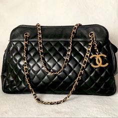 Reposhing This Item I Purchased From @Couture_nina. Loved It, But Ready To Rotate For Something New. Questions? Leave A Comment Below! Diamond Stitch, Chanel Bags, Clothing Ideas, Chanel Bag, Something New, Chanel, Bag Lady, Shoulder Bag, Couture