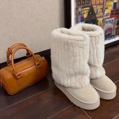 Walk in style this winter with these cute cream short warm fur boots. The platform height increases your confidence and comfort level. Perfect for girls who love to flaunt their unique style. Stay warm and cozy while making a statement. #winterfashion #shortboots #platformboots #furboots #girlsfashion 😍👢❄️ Fur Platform Boots, Cute Uggs, Tall Crown, Push Up Workout, Best Winter Outfits, Cream Shorts, Perfect Coat, English Muffin, Boots Winter