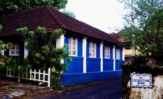 a blue and white building with a sign on the side of it that says materesz de cuba