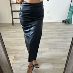 Sleek Black Leather Pencil Skirt, Knee-length Faux Leather Pencil Skirt For Night Out, Black Leather Zipper Skirt, Black Leather Knee-length Skirt, Black Faux Leather Knee-length Pencil Skirt, Vegan Leather Skirt, Hm Skirt, Black Vegan, Side Split