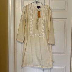 Sana Safinaz Embroidered Essentials Kurta In Cream. Perfect For Eid / Spring / Summer. New With Tag In Size Medium. Sana Safinaz, Summer Color, Pakistan, Midi Dress, Spring Summer, Size Medium, Womens Dresses, Cream, Women Shopping