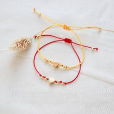 M A T E R I A L S:• Beads 18K Gold Plated• Cotton cord………………………………….SIZE• Heart: 6mm• Beads: 3.2mm aprox• Bracelet is adjustable 8 -12 ft Tiny Heart Bracelet, Cotton Cord Bracelet, Best Friend Bracelet, Bracelet Matching, Only Hearts, Friend Bracelets, Macrame Knot, Cord Bracelet, Tiny Heart