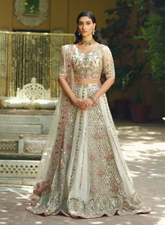 Lehenga Choli Pakistani, White Lehenga Choli, Pakistani Bridal Lehenga, Pakistani Lehenga, Bridal Mehndi Dresses, Pakistani Bridal Dress, Pakistan Dress, White Lehenga, Bridal Elegance