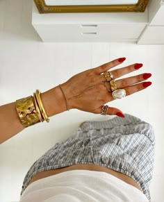 Chunky Jewelry Outfit, Chunky Gold Jewelry, Jewelry Aesthetic, Gold Girl, Trendy Boots, Mixed Metal Jewelry, Dope Jewelry, Chunky Jewelry, Nail Jewelry