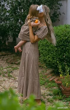 Midi Dress Brown, Maternity Dress Outfits, Bridal Party Accessories, Brown Gingham, Maternity Bridesmaid Dresses, Anna Dress, Bridesmaid Colors, Brunch Dress, Plus Size Pajamas