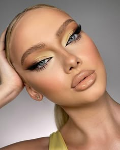 Makeup Uow! The Best Inspirations! [tap here] Natural Prom Makeup, Long Shiny Hair, Makeup Portfolio, Rave Makeup, Pinterest Makeup, Glam Makeup Look, Glamorous Makeup, Creative Eye Makeup