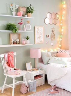 Cute pink and green girl's room | Home | Kid's Rooms Cozy Teen Bedroom, Zimmer Diy, Tropical Bedrooms, Teen Girl Bedroom, Versace Home, Teen Bedroom Decor, Trendy Bedroom