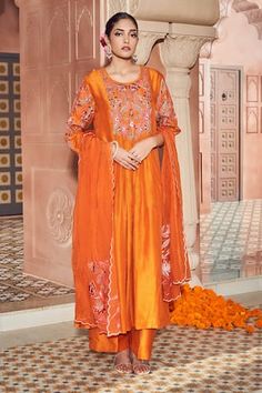 Orange kurta with floral pattern embroidery. Comes with embroidered dupatta and plain pant. - Aza Fashions Velvet Kurta, Anarkali Dress Pattern, Kurta Pant Set, Plain Pants, Kurta Set For Women, Embroidered Dupatta, Kurta With Pants, Embroidered Neckline, Anarkali Dress