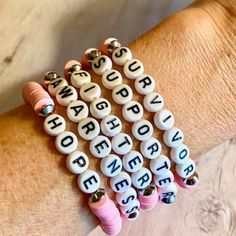 Mental Health Bracelets Diy, Pink Out Ideas, Squad Gifts, Stretch Beaded Bracelets Diy, Word Bracelets, Parents Gifts, Autumn Things, Bracelet Business, Beaded Braclets