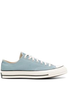 light blue/white canvas logo at the sole rubber toecap round toe front lace-up fastening branded insole contrasting rubber sole Converse Chuck 70 Low, Chuck 70 Low, Low Top Converse, Converse Chuck 70, Chuck 70, Sneakers Blue, Blue Canvas, White Canvas, Converse Chuck