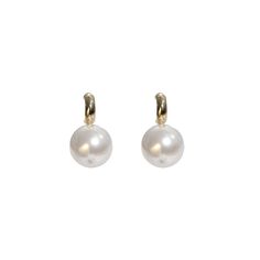 Shell Pearl Earrings Take a look at our beautiful pearl earring design. These pearl drop earrings are made with faux pearls and gold clasp to give you an vintage style. Made with shell pearls and silver pins, these pearl earrings are easy to care for and will take your look from casual to formal in an instant. Product Specifications Pearl Type Shell Pearl Pearl Shape Round Pearl Size 15mm / 0.59 inches Length 28mm / 1.10 inches Pearl Color White Stock Number 6082 Metal S925 Silver, Alloy For Fem Pearl Earrings Designs, Jewelry Mirror, Big Pearl, Pearl Earring, Pearl Hoop Earrings, Pearl Types, Big Earrings, Vintage Pearls, Jewelry Organizer