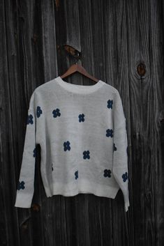 Blue Floral Sweater Cozy Textured Knit Cropped Sweater, Cozy Textured Knit Cropped Sweater With Crew Neck, Cozy Textured Knit Crew Neck Cropped Sweater, White Casual Sweater For Fall, Trendy White Sweater For Layering, White Ribbed Cuffs Sweater For Fall, White Ribbed Cuff Sweater For Fall, White Relaxed Fit Winter Sweater, Cozy White Trendy Sweater