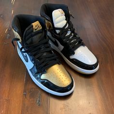 Straight Fire Excellent Condition Make Me An Offer I Like To Make Deals Black And Gold Air Jordans, Air Jordan 1 Retro High Og, Gold Top, Air Jordan 1 Retro, Jordan 1 Retro High, Jordan Shoes, Jordan 1, Air Jordans, Athletic Shoes