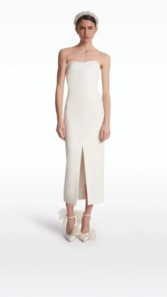 Elegant Sleeveless Midi Dress With Structured Boning, White Sleeveless Dress With Structured Boning, Dinner Dress With Fitted Bodice And Straight Neckline, White Fitted Bodice Midi Dress For Gala, Sleeveless Wedding Dress With Structured Boning, White Evening Dress With Structured Boning, Classic Cream Midi Dress For Party, White Midi Dress With Boned Bodice For Cocktails, Elegant Dinner Dress With Structured Boning