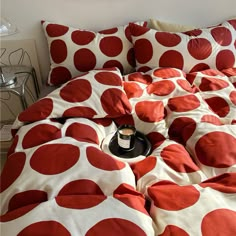 aesthetic bedding duvet cover set with large red polka dot pattern print on beige/white background Black And Red Bedding, Purple Red Bedroom, Red And Pink Decor, Red Bed Sheets, Polka Dot Comforter, Patterned Bed Sheets, Apartment Maximalist, Modern Eclectic Apartment, Red Bedroom Aesthetic