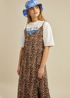 One of our favorites this season: A beautiful strappy v-neck dress with side-slits in leopard print, made in a tencel twill quality. Can be worn over a t-shirt for an edgy look. 100% Tencel Dress Over Shirt, Over Shirt, Tie Dye Cotton, Street Outfit, Leopard Print Dress, Edgy Look, V Neck Dress, Cotton Twill, Baby Fashion