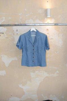 Vintage 90s denim short sleeve buttons down blouse Sizer: XS ( fits to smaller sizes as oversized ) / Regular fit 100% cotton made *VINTAGE CONDITION: 9/10 -> FLAT MEASUREMENTS (cm/in): -shoulder to shoulder: 42cm / 15.5in -chest: 45m / 16.5in -sleeve: 30cm / 11.5in -total length: 65cm / 25.5in   -> You have 14d return window >Shipping Cost National (Greece):  2.5€ with ELTA COURIER Europe : 7.5€ tracked DHL ( 5 to 6 b-days delivery time) NEXT DAY DELIVERY: 15.5€ DHL express  USA/CANADA: 13.4$ t Denim Short Sleeve Shirt, Fitted Blouse, M 16, 90s Denim, Fitted Blouses, Denim Short, Womens Blouses, Dhl Express, Womens Clothing Tops