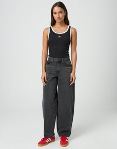 These mid-rise jeans feature a balloon leg style, mid-rise waist, pockets and belt loops. Balloon Jeans Outfit, Jeans And Sneakers Outfit, Balloon Jeans, Black Balloons, Sneakers Outfit, Mid Rise Jeans, Jean Outfits, Leg Jeans, Mid Rise