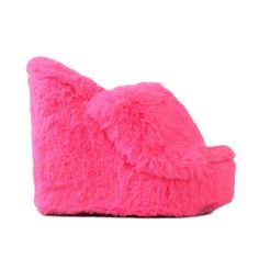 Plush Slippers With Round Toe And Plush Lining, Soft Faux Fur Slippers With Round Toe, Cushioned Slip-on Faux Fur Slippers, Fluffy Faux Fur Slip-on Slippers, Fluffy Round Toe Synthetic Slippers, Fluffy Round Toe Slippers, Winter Faux Fur Slip-on Slippers, Trendy Closed Toe Winter Slippers, Winter Slip-on Slippers With Faux Fur Trim