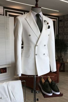 BradyMensuit custom made this Les Stylish White Point Lapel Double Breasted Formal Business Mens Suit with rush order service. Discover the design of this White Solid Peaked Lapel Double Breasted mens suits cheap for prom, wedding or formal business occasion. White And Blue Suit Men, White Double Breasted Suit Men, Off White Suit Men, White Suits Men, Probate Outfits, Men White Suit, White Suits For Men, White Suit For Men, White Wedding Tuxedo