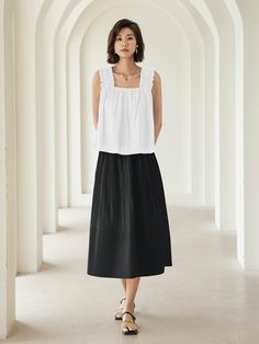 This is a minimal and feminine skirt by LANGSON that is made out of high quality and sturdy material. With distinctive mood of the design and comfortable wear, you can use it for your daily lifestyle.- Full elastic waistband- Voluminous silhouette with shirring detail - Modern and minimal mood Flowy Everyday Midi Skirt, Everyday Flowy Midi Skirt, Chic Pleated Skirt With Elastic Waistband For Daywear, Everyday Summer Skirt With Elastic Waistband, Relaxed Pleated Skirt For Day Out, Summer Everyday Relaxed Skirt, Chic Relaxed Skirt For Everyday, Chic Midi Skirt For Everyday Wear, Chic Everyday Cotton Skirt