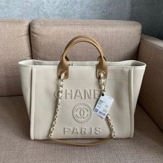 Description CC Deauville Tote Tweed Bag Summer Collection White For Women 15.7in/40 cm Rep 1:1 Measurements: 40 x 22 x 30 cm / 15/7 x 8.6 x 11.8 inches (Length x Width x Height) Chain White Gold-toned hardware Include dust bag. This product is of the best quality. Large Designer Beige Bag, Large Beige Designer Bag, Designer Large Beige Shoulder Bag, Large Designer Beige Shoulder Bag, Large Beige Designer Shoulder Bag, High-end Cream Travel Bag, Designer Beige Canvas Bag, Large Luxury Beige Bag, Luxury Large Beige Bag