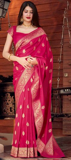 Banarasi Silk Traditional Saree in Pink and Majenta with Weaving work Pink Saree Silk, Red Banarasi Silk Saree, Red Saree Blouse, Saree Indian Wedding, Saree Traditional, Saree Wearing, Saree Wearing Styles, Rani Pink, Wedding Sari