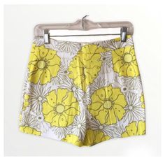 Nwt Topshop Size 4 Women’s Shorts. Clasp Front. Floral Yellow White And Olive. Two Front Pockets. Bought At Nordstrom Spring Lemon Print Bottoms, Yellow Lemon Print Bottoms For Summer, Fitted Bottoms With Lemon Print For Spring, Yellow Lemon Print Summer Bottoms, Summer Fitted Mustard Bottoms, Fitted Mustard Summer Bottoms, Yellow Floral Print Shorts, Fitted Mustard Bottoms For Summer, Yellow Cotton Shorts For Spring