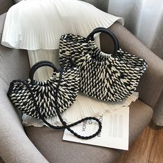 Item: Handbag Type: Beach bag Lining texture: Polyester, Cotton Opening method: Open Pattern: Color blocks, Black & white Hardness: Hard Outer bag type: Inner patch pocket Rattan Bags, Round Straw Bag, Summer Beach Bag, Bags 2022, Fashion Purses, Art Crochet, Retro Bags, Bags To Make, Bohemian Handmade