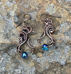 Hypoallergenic Swirling Copper and Blue Electroplated Quartz Earrings with Niobium Ear Wires. Wire Weave Earrings, Kreativne Ideje, Kelly Jones, Copper And Blue, Wired Jewelry, Jewelry Magic, Work Earrings, Wire Wrap Jewelry Designs, Wire Jewelry Making